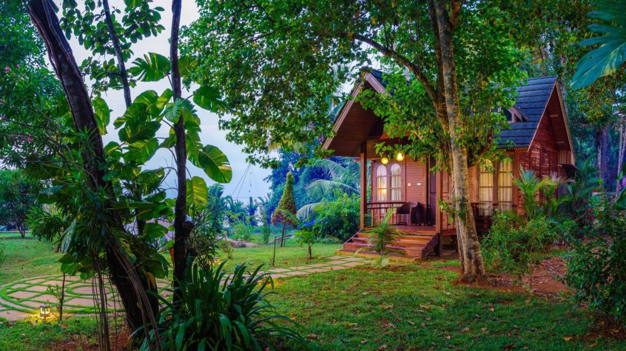 Cyrus Resort Alappuzha Extérieur photo