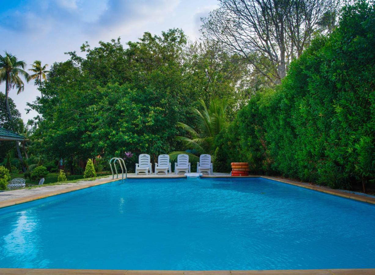 Cyrus Resort Alappuzha Extérieur photo