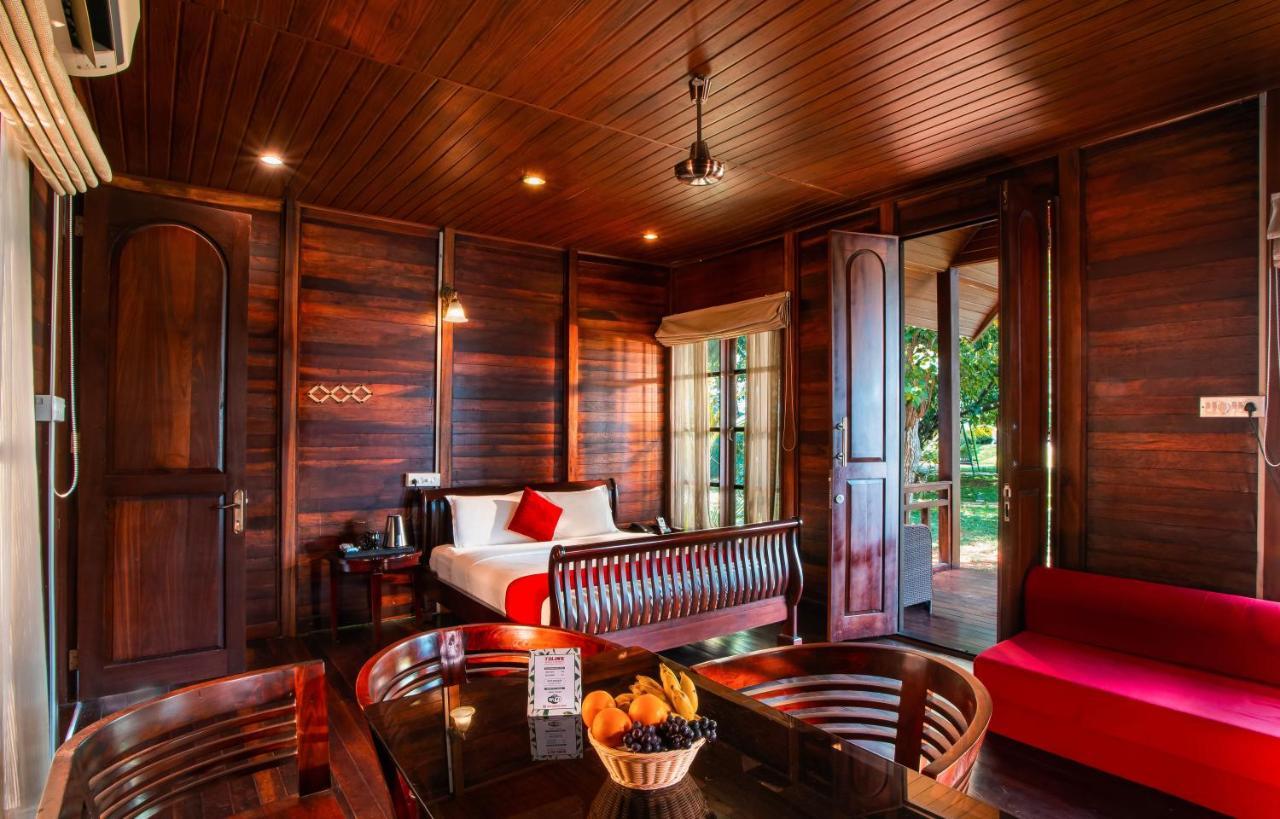 Cyrus Resort Alappuzha Extérieur photo
