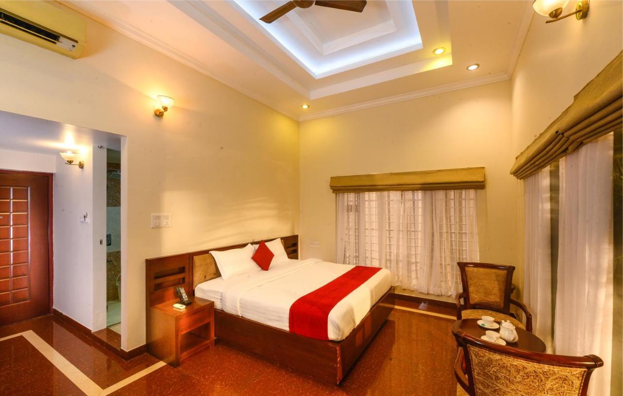 Cyrus Resort Alappuzha Extérieur photo
