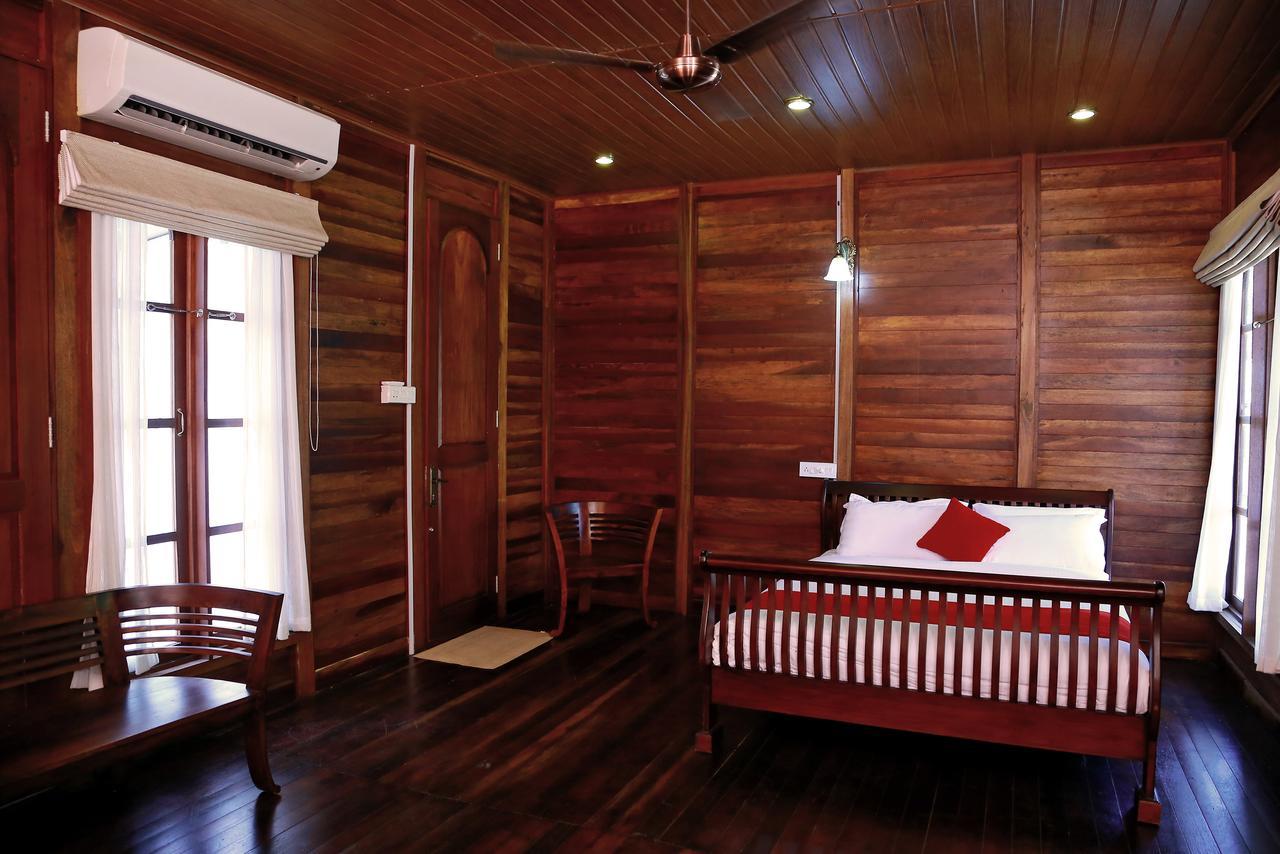 Cyrus Resort Alappuzha Extérieur photo