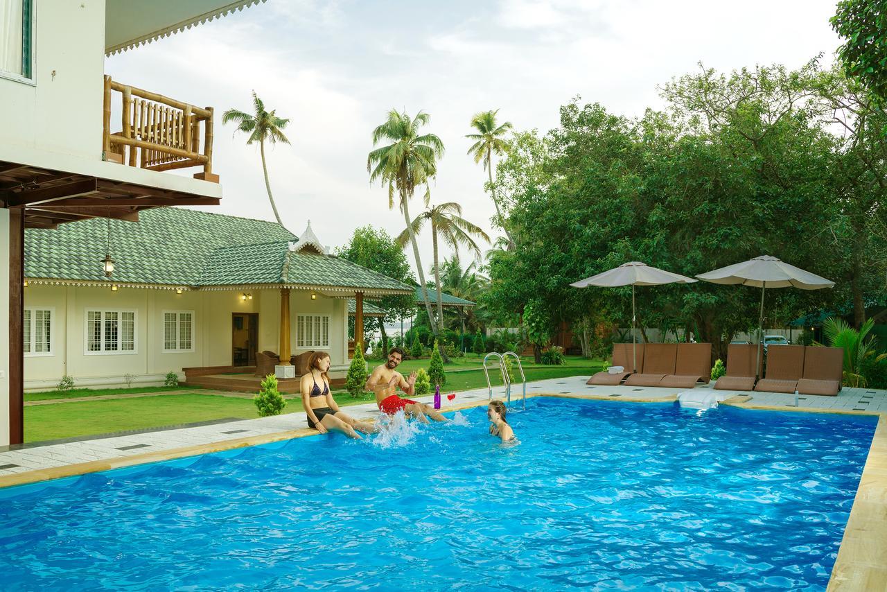 Cyrus Resort Alappuzha Extérieur photo