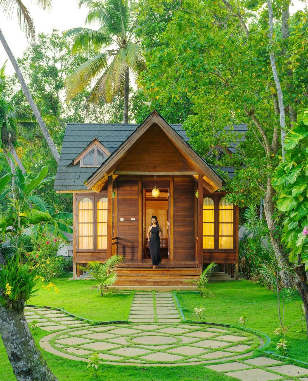 Cyrus Resort Alappuzha Extérieur photo